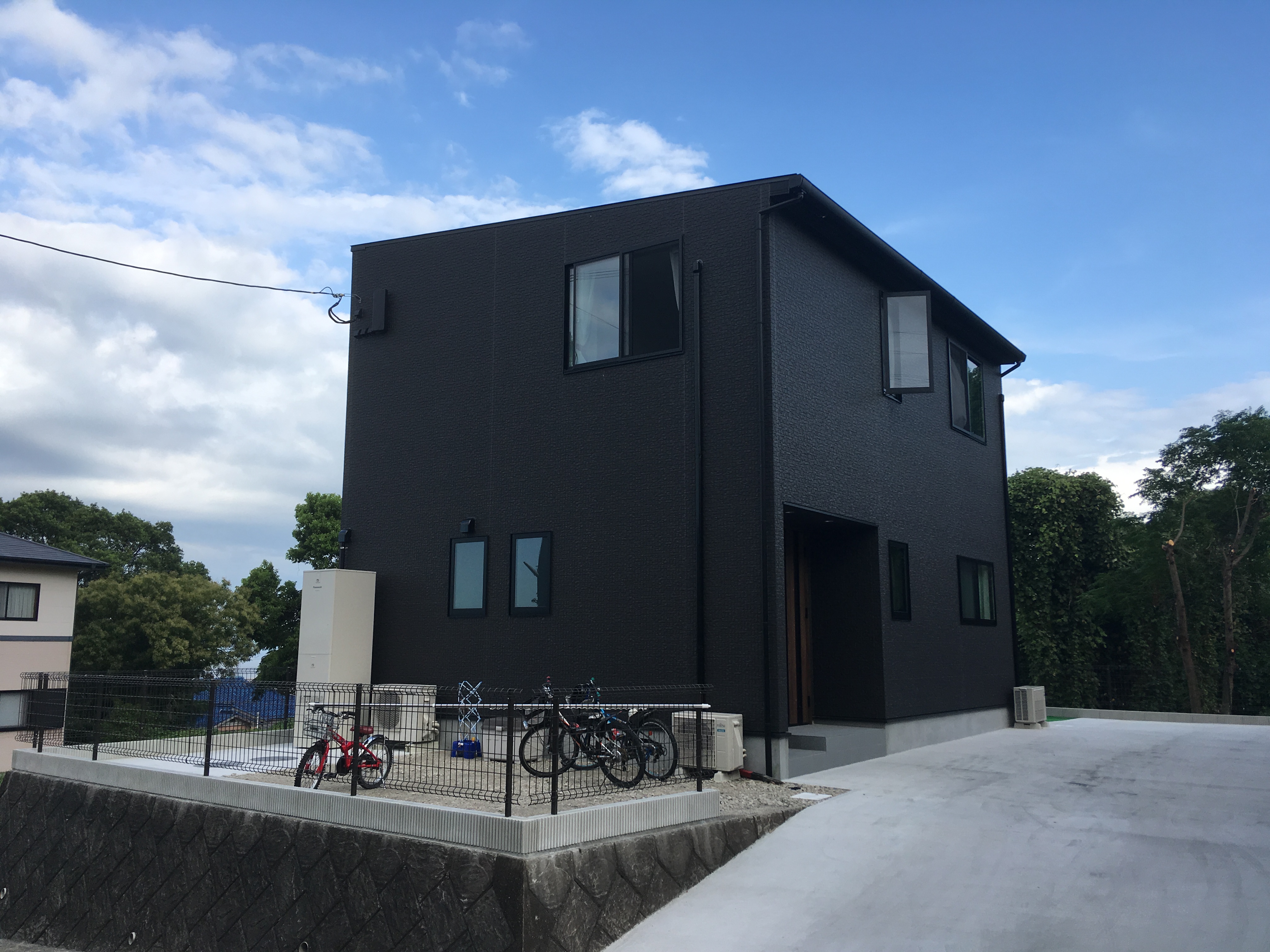 収納たっぷりの黒い家 コトレ ゼロの新築住宅 長崎 大村 諫早 島原の家賃並みの家づくり